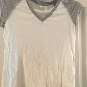 🔥3 for $20🔥Gray and white T-shirt